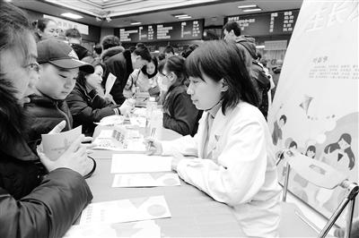 蘭州大學(xué)第一醫(yī)院舉行“新年！新高度！”兒童保健義診活動(dòng)