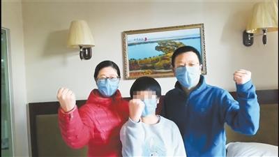 湖北滯留游客：我們?cè)诟拭C像回娘家，武漢加油！