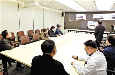 蘭大校長(zhǎng)嚴(yán)純?nèi)A等視頻連線蘭大一院、二院支援湖北醫(yī)療隊(duì)員