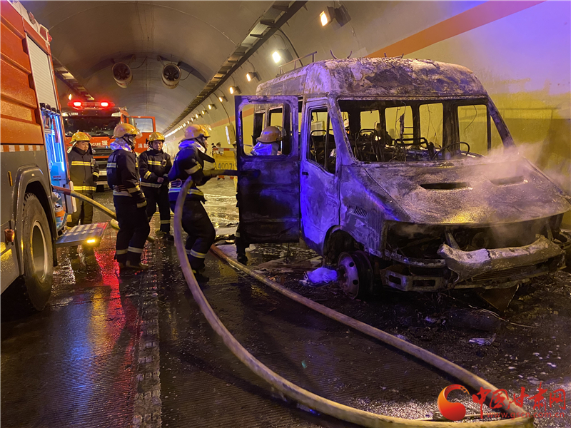 【微視頻】爭分奪秒！蘭州龔家灣消防救援站隧道內(nèi)搶救防疫物資