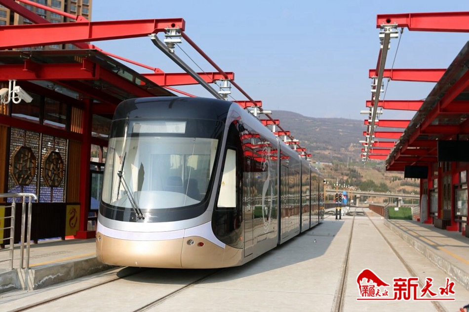 王銳調(diào)研有軌電車(chē)示范線一期工程、工業(yè)博物館等項(xiàng)目建設(shè)情況