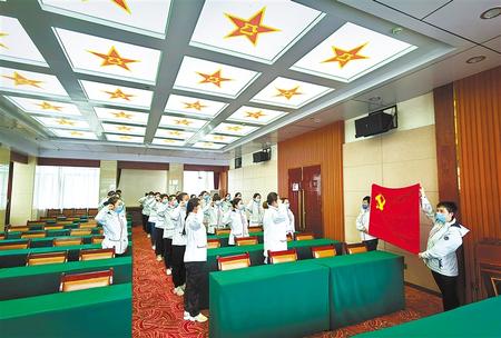 一次難得的黨課——甘肅第二、第三批援鄂醫(yī)療隊預(yù)備黨員宣誓儀式側(cè)記