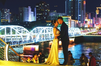 昨夜，中山橋夜景燈光更漂亮了