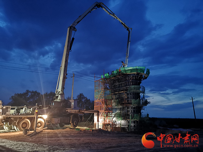 中蘭客專(zhuān)Ⅰ標(biāo)項(xiàng)目首跨箱梁架設(shè)成功