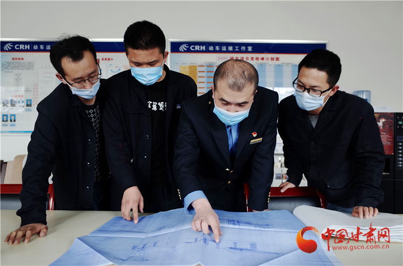 用奮斗的青春護(hù)航高鐵——記全國鐵路勞動模范、蘭西動車運(yùn)用所副所長張學(xué)東