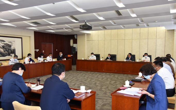 【兩會(huì)快訊】甘肅代表團(tuán)分組審議全國(guó)人大常委會(huì)工作報(bào)告，林鐸參加第一小組會(huì)議并發(fā)言