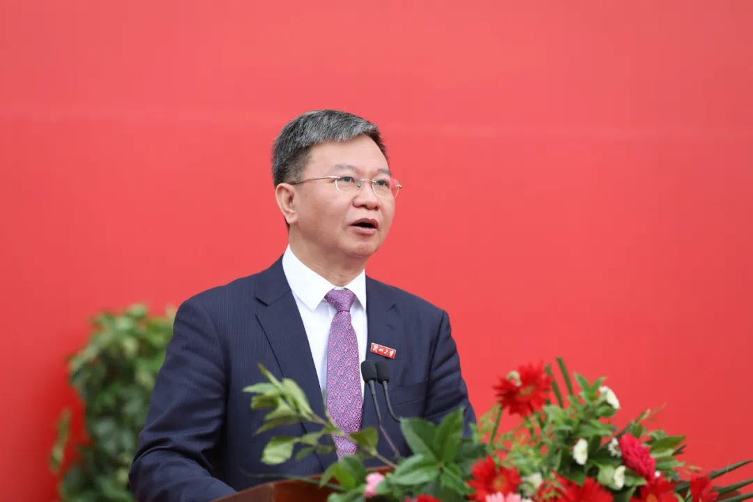 蘭州大學(xué)校長(zhǎng)嚴(yán)純?nèi)A寄語(yǔ)2020屆本科畢業(yè)生：做敢擔(dān)當(dāng)、能擔(dān)當(dāng)、有擔(dān)當(dāng)?shù)娜?>
        </a><em>蘭州大學(xué)校長(zhǎng)嚴(yán)純?nèi)A寄語(yǔ)2020屆本科畢業(yè)生：做敢擔(dān)當(dāng)、能擔(dān)當(dāng)、有擔(dān)當(dāng)?shù)娜?/em></li>
    <li><a  target=