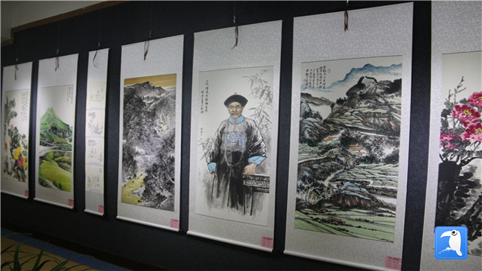 7月1日上午，定西市通渭縣紀委監(jiān)委舉辦“襄郡清風·喜迎建黨99周年”廉政文化書畫展， 共同為黨的生日獻禮。_副本.jpg