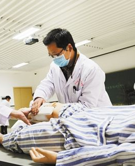 甘肅省轉(zhuǎn)發(fā)加強(qiáng)農(nóng)村訂單定向醫(yī)學(xué)生免費(fèi)培養(yǎng)就業(yè)安置和履約管理工作的實(shí)施意見(jiàn) 長(zhǎng)期扎根基層的全科醫(yī)生可破格晉升職稱