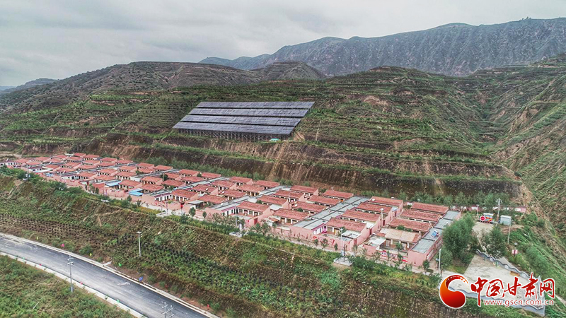 【跟著總書記看甘肅】布楞溝村：水引來了，路修通了，新農(nóng)村建起來了（圖）