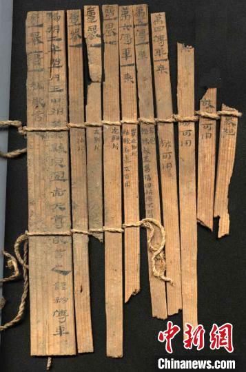 圖為藏于敦煌博物館內的漢代簡牘。敦煌市委宣傳部供圖