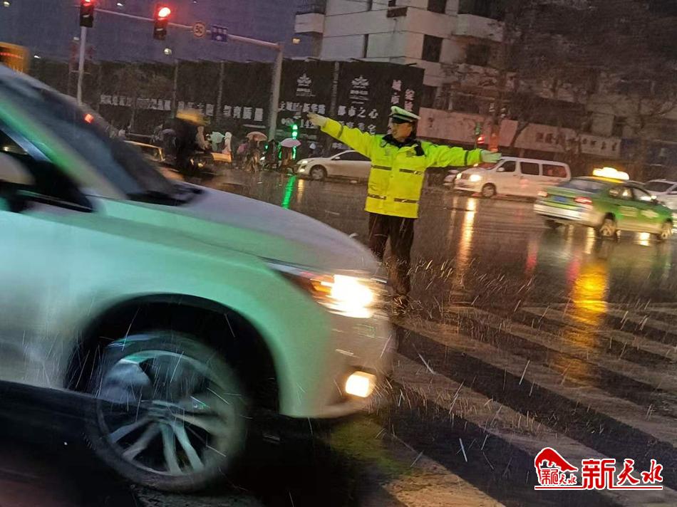 風(fēng)雪襲來，天水最美“警色”在路上！