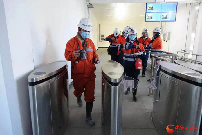 【新春走基層】春節(jié)，他們依然堅守在600米礦井下