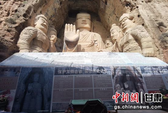 時下，中國“石窟鼻祖”天梯山石窟第13窟大佛足部與局部危巖體搶救性保護項目正在施工。圖為施工現(xiàn)場。陳曉斌 攝