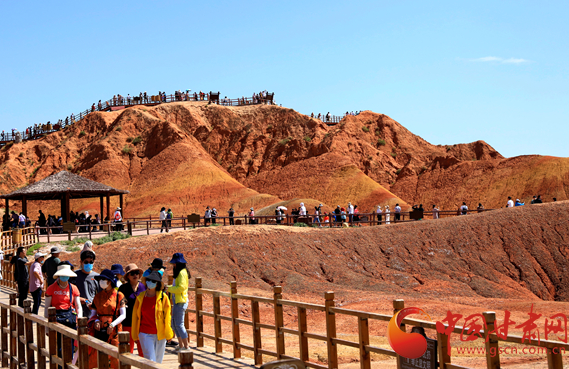 端午假期張掖共接待游客87.05萬(wàn)人次，實(shí)現(xiàn)旅游收入4.64億元