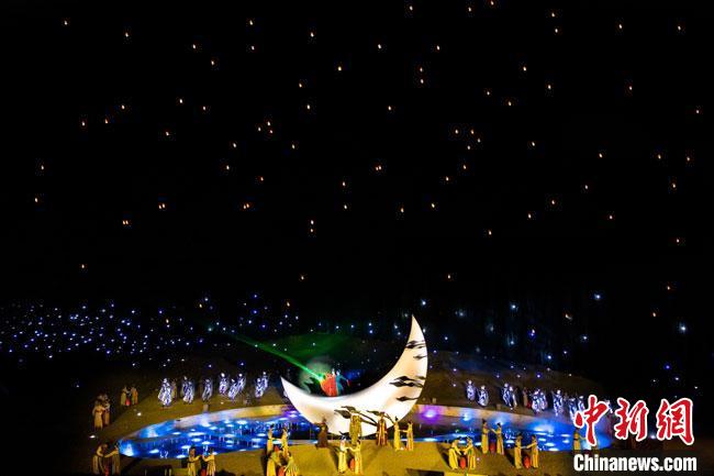 圖為大型沙漠實(shí)景演出《敦煌盛典》演出劇照。(資料圖) 敦煌市委宣傳部供圖
