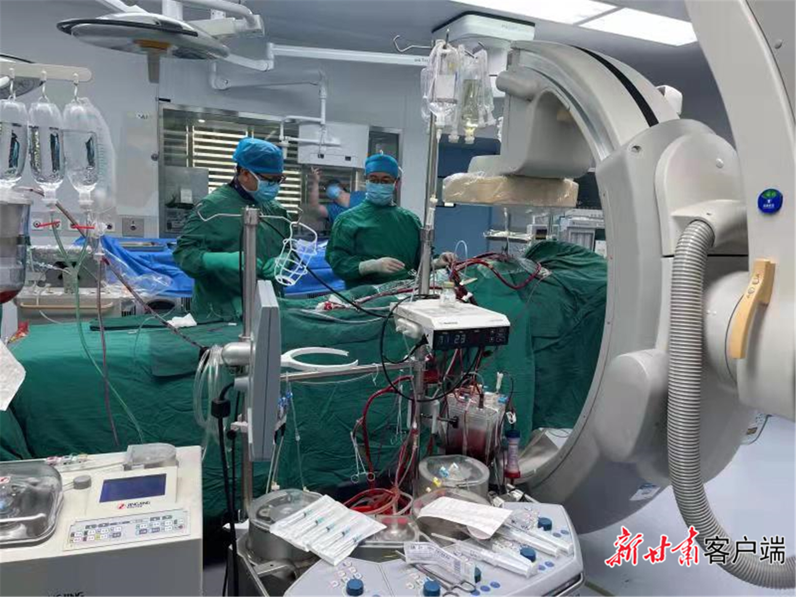 填補省內空白，蘭大一院連續(xù)完成“一站式”雜交手術