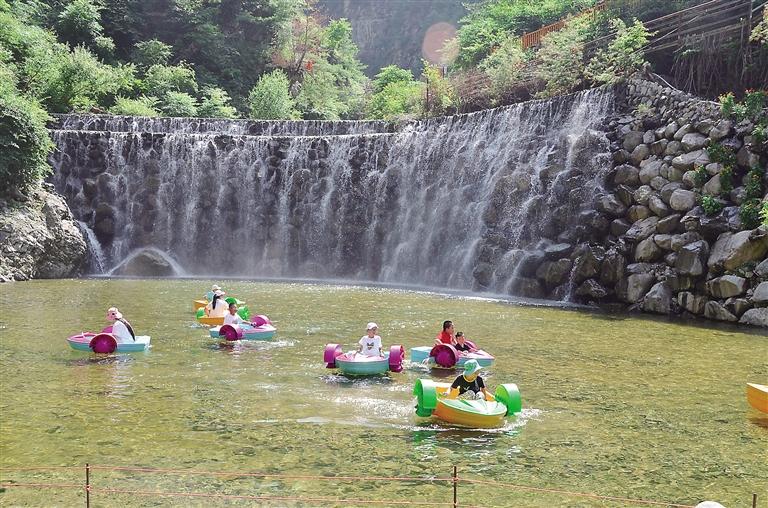 盛夏時節(jié)積石山縣大墩峽景區(qū)迎來旅游高峰