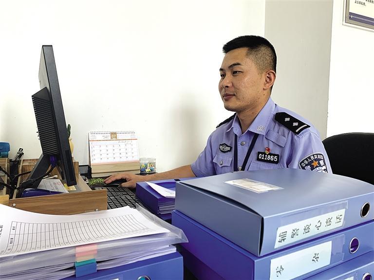 “身為黨員，就應該第一個往前沖”