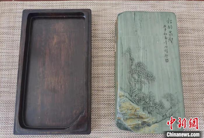 圖為盧保勝為提升洮硯文化內(nèi)涵，制作“一硯一銘、一盒一拓”成品展示?！堟?攝