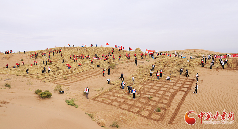 甘肅省委宣傳部、省文明辦、省志愿服務(wù)聯(lián)合會在古浪縣舉行壓沙主題文明實踐志愿服務(wù)活動