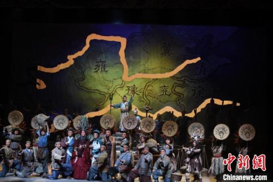 作為隴劇“梅花”，雷通霞在《大禹治水》中甘當(dāng)“綠葉”，該劇推出后，反響十分熱烈。(資料圖) 楊艷敏 攝