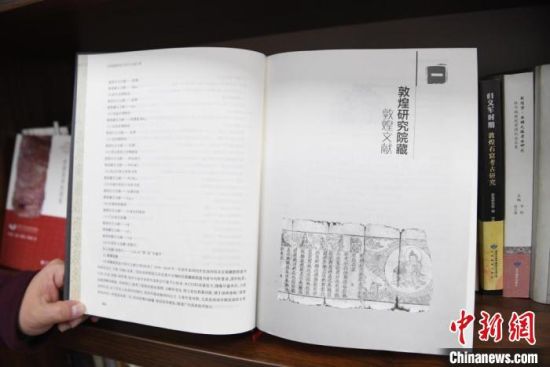 《甘肅藏敦煌遺書(shū)研究文獻(xiàn)引得》編纂耗時(shí)8年，收錄研究文獻(xiàn)數(shù)據(jù)總計(jì)17000條，時(shí)間跨越110年?！钇G敏 攝