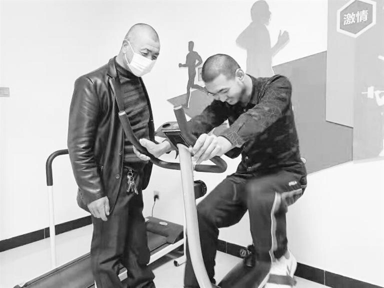 父愛如山！張掖高臺(tái)殘疾父親悉心照顧殘疾兒子20余年