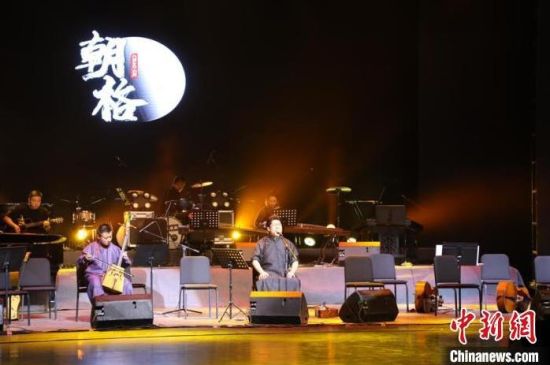 圖為甘肅本土原生態(tài)樂(lè)隊(duì)“朝格組合”在蘭州演出。(資料圖) 受訪人供圖