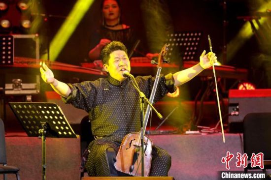 圖為樂隊主創(chuàng)巴依勒格。(資料圖) 受訪者供圖