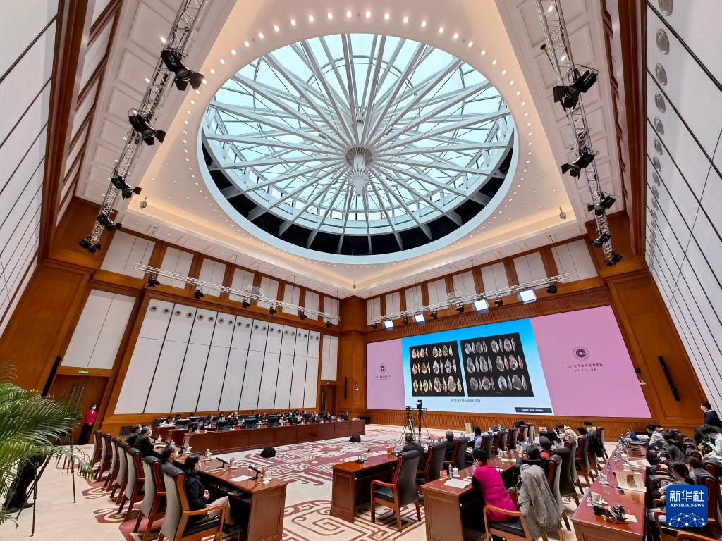 3月18日，“中國社會科學(xué)院考古學(xué)論壇·2021年中國考古新發(fā)現(xiàn)”進(jìn)行入選項(xiàng)目報(bào)告環(huán)節(jié)（手機(jī)照片）。