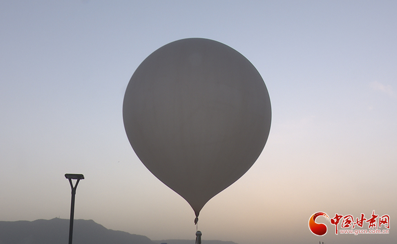 【世界氣象日】氣象站為何一天兩次放飛“大氣球”？甘肅氣象專家告訴你