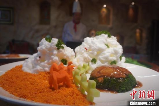 圖為敦煌菜代表菜肴展示?！【琶赖┰?攝