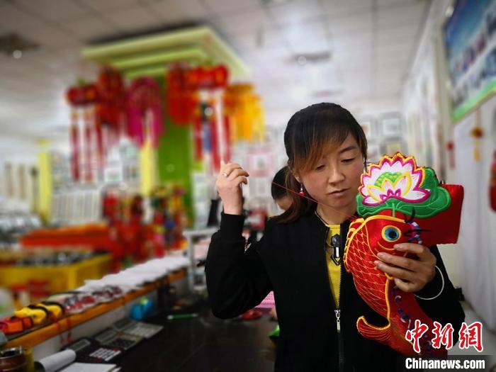 圖為“非遺”產品展示。(資料圖) 魏建軍 攝