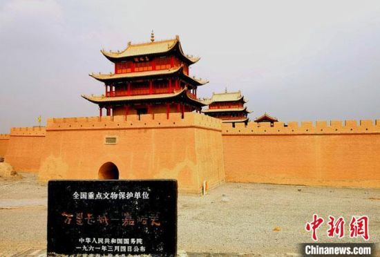 圖為被譽為“天下第一雄關(guān)”的嘉峪關(guān)關(guān)城。(資料圖) 嘉峪關(guān)市委宣傳部供圖