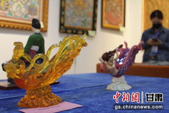 圖為敦煌飛天造型的作品。徐雪 攝