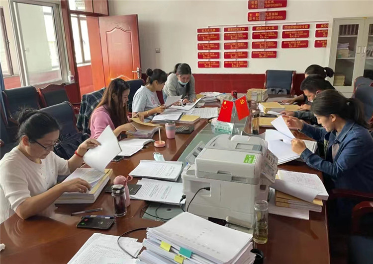 2022年9月12日，甘南州碌曲縣紀(jì)委監(jiān)委發(fā)揮”室組地“聯(lián)動機(jī)制，在縣衛(wèi)健系統(tǒng)開展八個重點(diǎn)領(lǐng)域?qū)ｍ椂讲椤?jpg