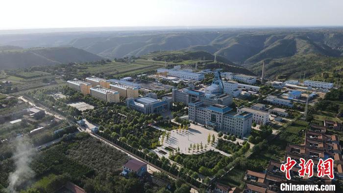 圖為華能正寧核桃峪煤礦廠區(qū)。(資料圖) 慶陽市委宣傳部供圖