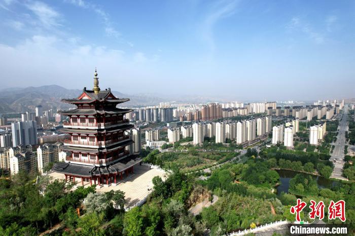 圖為航拍樂都區(qū)朝陽山片區(qū)。　薛蒂 攝