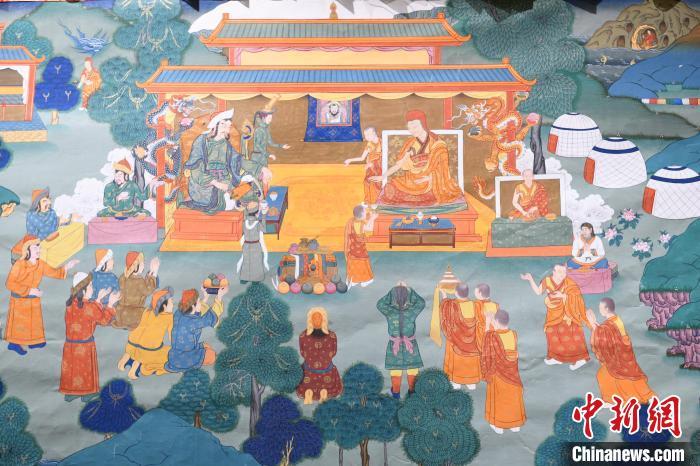 8月20日，在蘭州市博物館展出的大型歷史題材卷軸唐卡“涼州會盟”。　戴文昌 攝