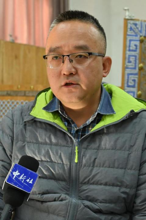 謝焱，甘肅省文物考古研究所副研究館員、考古研究二部主任、田野考古項(xiàng)目負(fù)責(zé)人。主持參與了張家川馬家塬戰(zhàn)國(guó)西戎墓地、臨潭磨溝齊家文化墓地等20多項(xiàng)考古調(diào)查、發(fā)掘工作，曾獲得中國(guó)國(guó)家文物局田野考古二、三等獎(jiǎng)，“十二五”文物保護(hù)科學(xué)和技術(shù)創(chuàng)新二等獎(jiǎng)等榮譽(yù)。