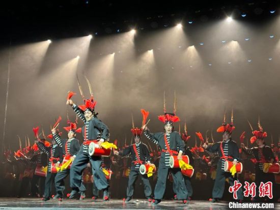 圖為涼州攻鼓子表演。楊娜 攝