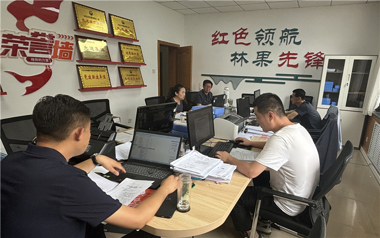 五屆市委第五輪巡察第二巡察組正在被巡察單位開展工作.jpg