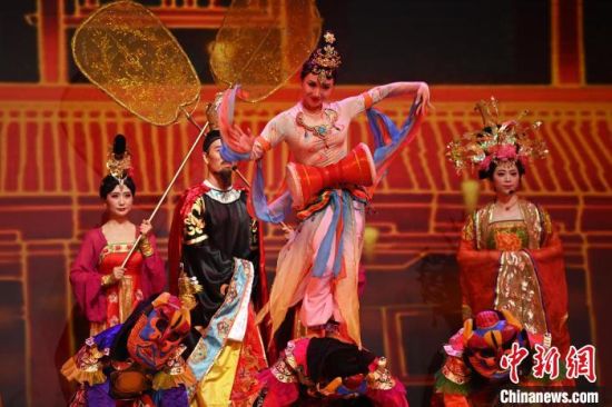 2023年第六屆敦煌文博會(huì)期間，系列演藝上演。(資料圖)李亞龍 攝
