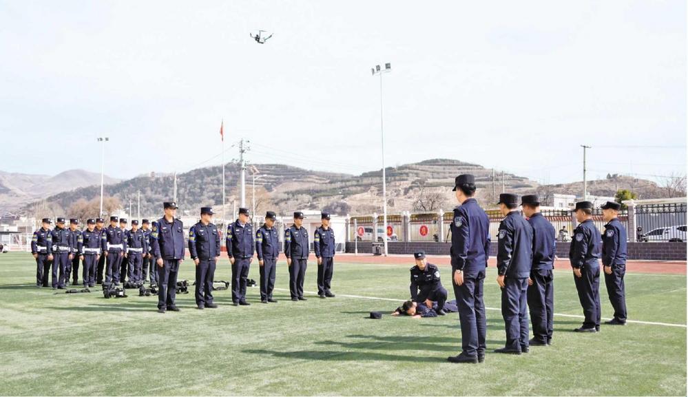 岷縣特警開展“空地一體”綜合實(shí)戰(zhàn)培訓(xùn)