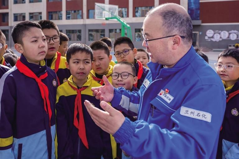 勞模宣講進(jìn)校園 科普點亮開學(xué)季