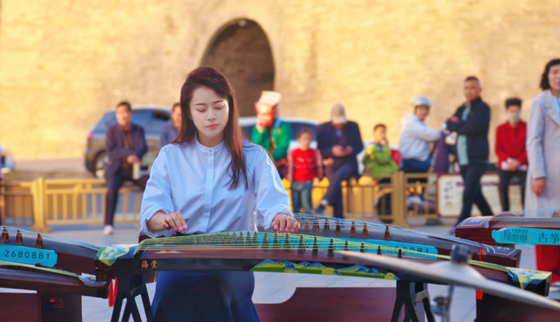 酒泉：“街角音樂會”開演 雅樂流淌城市街巷